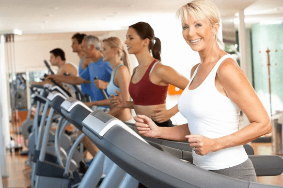 Le cardio-training sur tapis roulant vous aidera à perdre du poids au niveau du ventre et des hanches